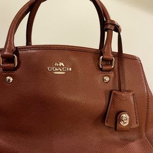 Coach genuine leather satchel bag with key ring and magnetic closure. Pre-owned.
